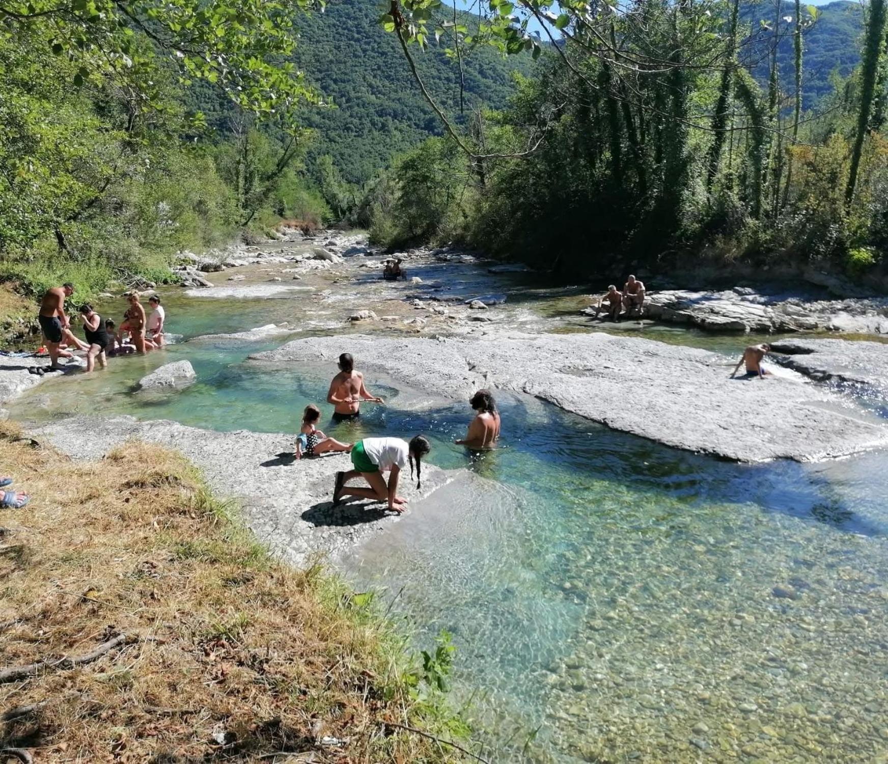 Al Capannone Di Pietro Bed & Breakfast Colli a Volturno Bagian luar foto